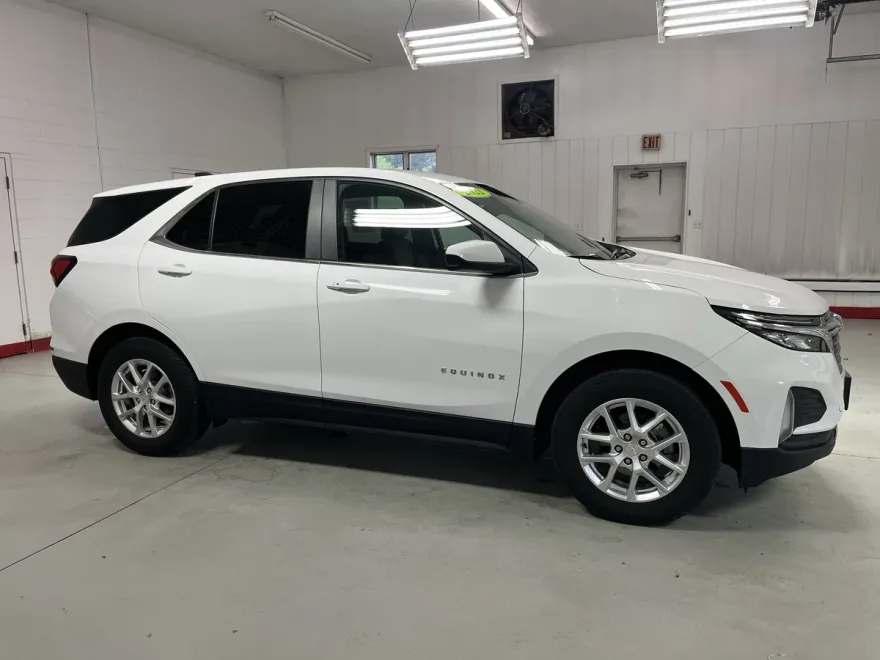 2022 Chevrolet Equinox LT photo 1