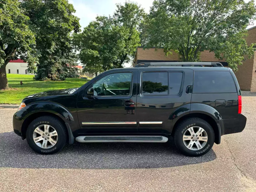 2012 Nissan Pathfinder Silver Edition photo 1