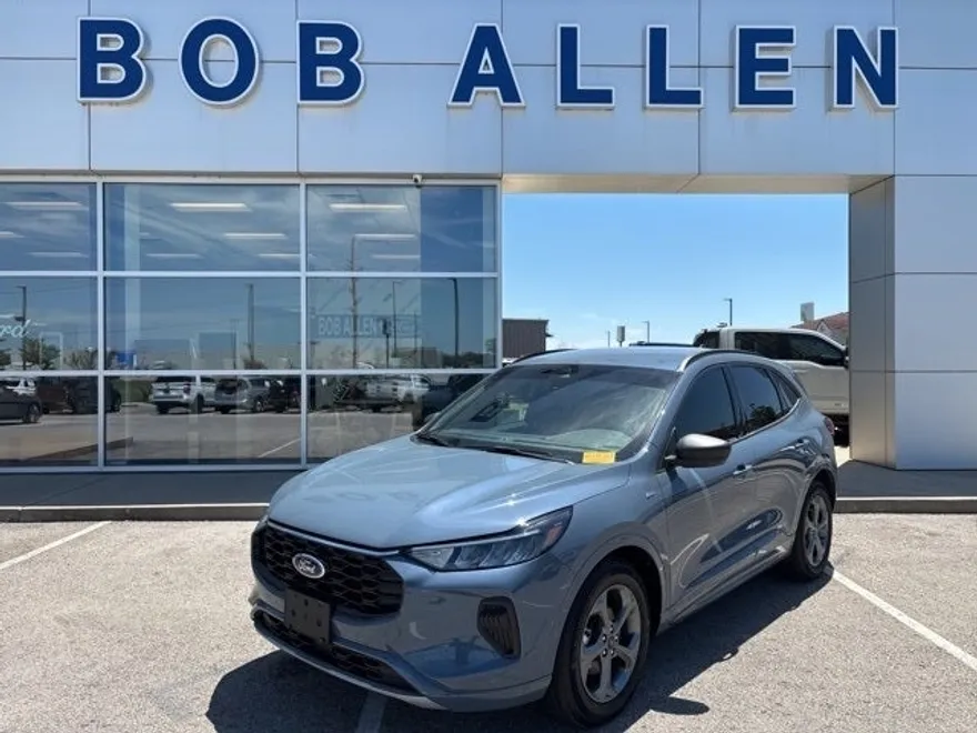 2024 Ford Escape ST-Line photo 1