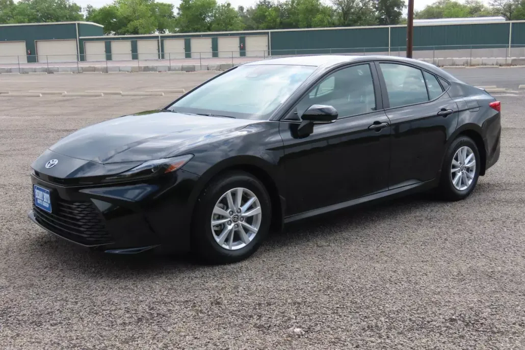 2025 Toyota Camry LE photo 1