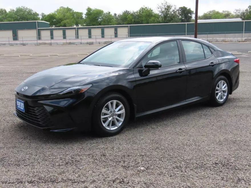 2025 Toyota Camry LE photo 1