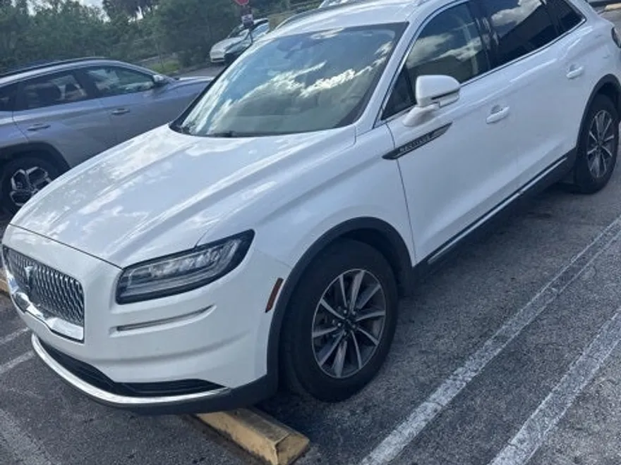 2021 Lincoln Nautilus Standard photo 1