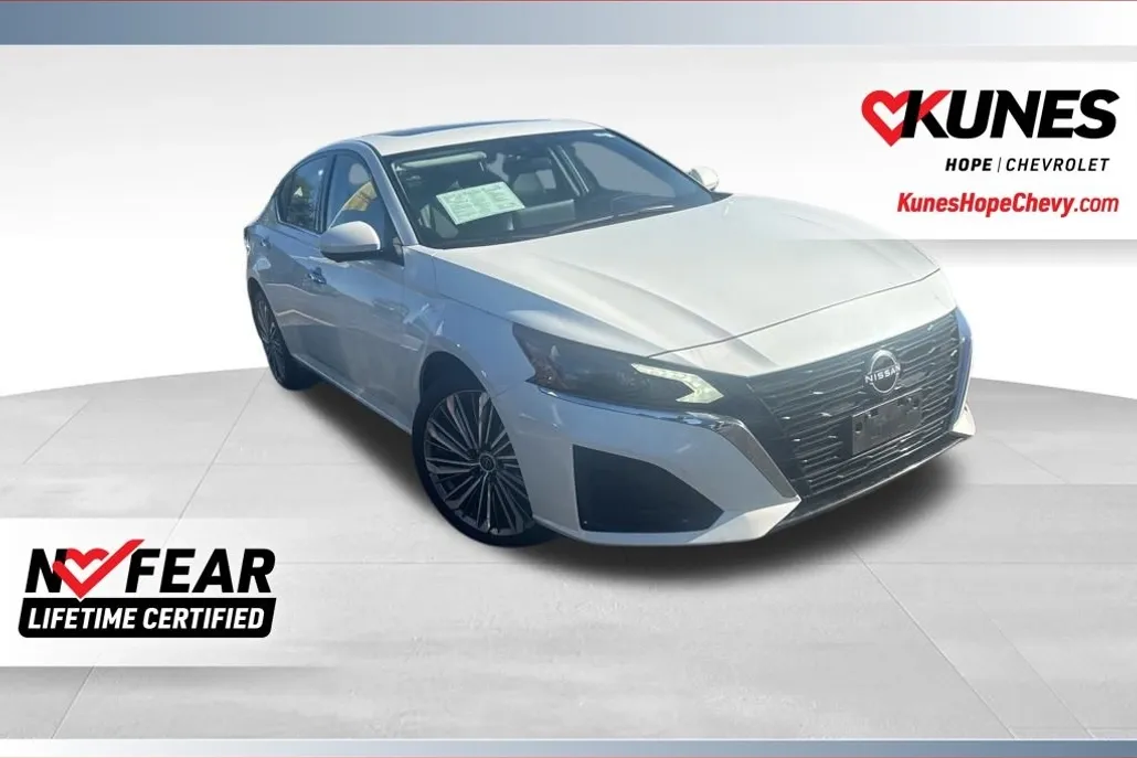 2024 Nissan Altima 2.5 SL photo 1