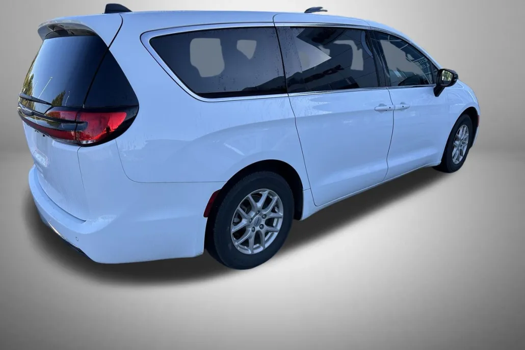2025 Chrysler Pacifica photo 1