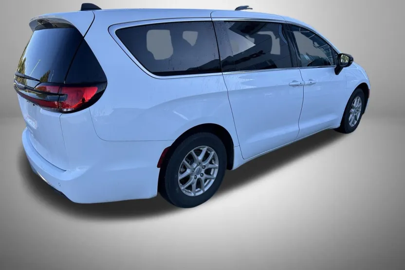 2025 Chrysler Pacifica photo 1