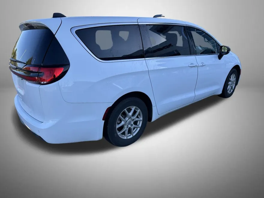 2025 Chrysler Pacifica photo 1