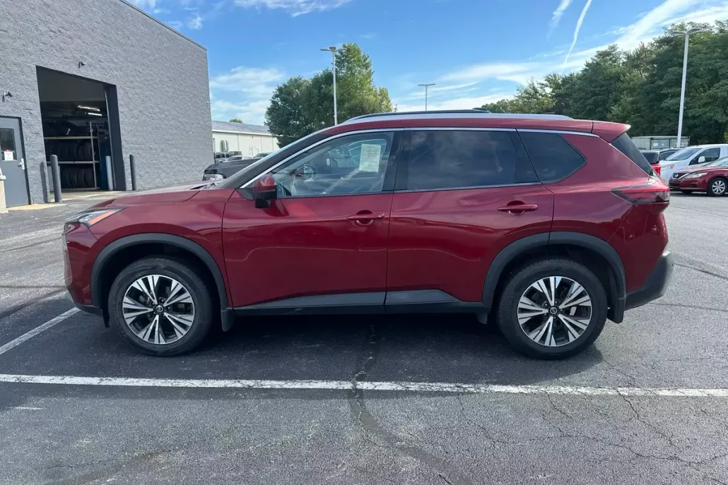 2021 Nissan Rogue SV photo 1