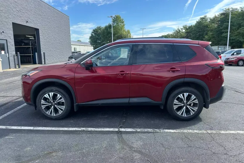 2021 Nissan Rogue SV photo 1
