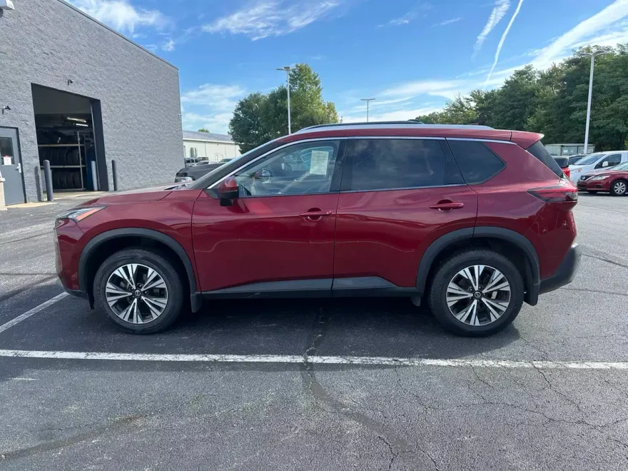 2021 Nissan Rogue SV photo 1