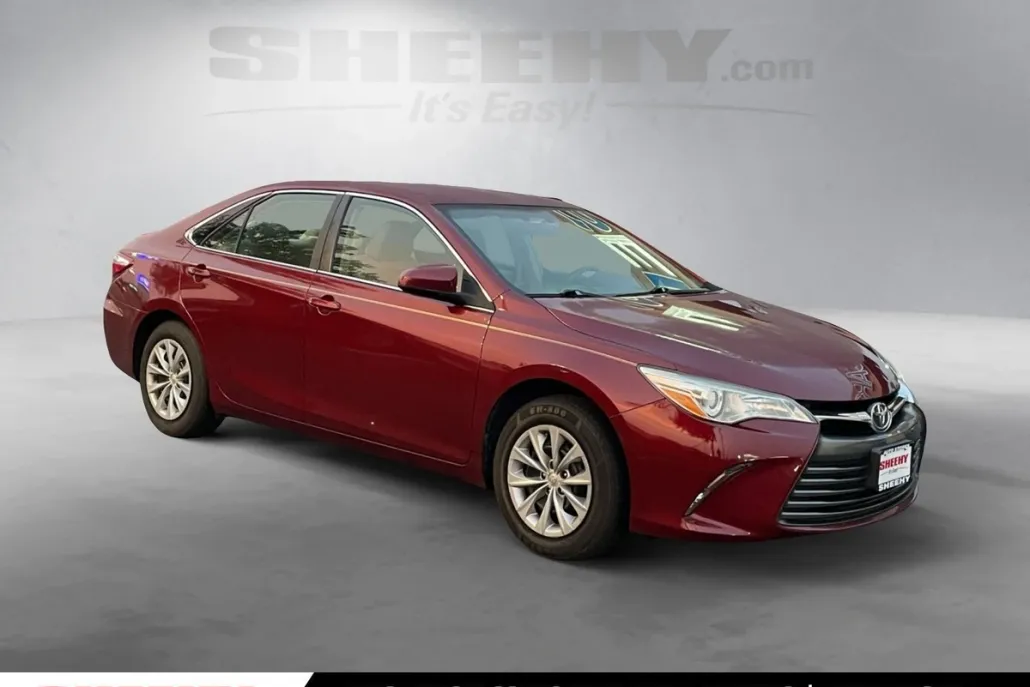 2017 Toyota Camry LE photo 1