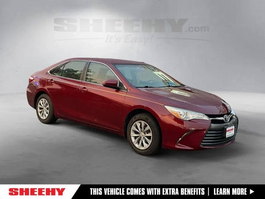 2017 Toyota Camry LE photo 1