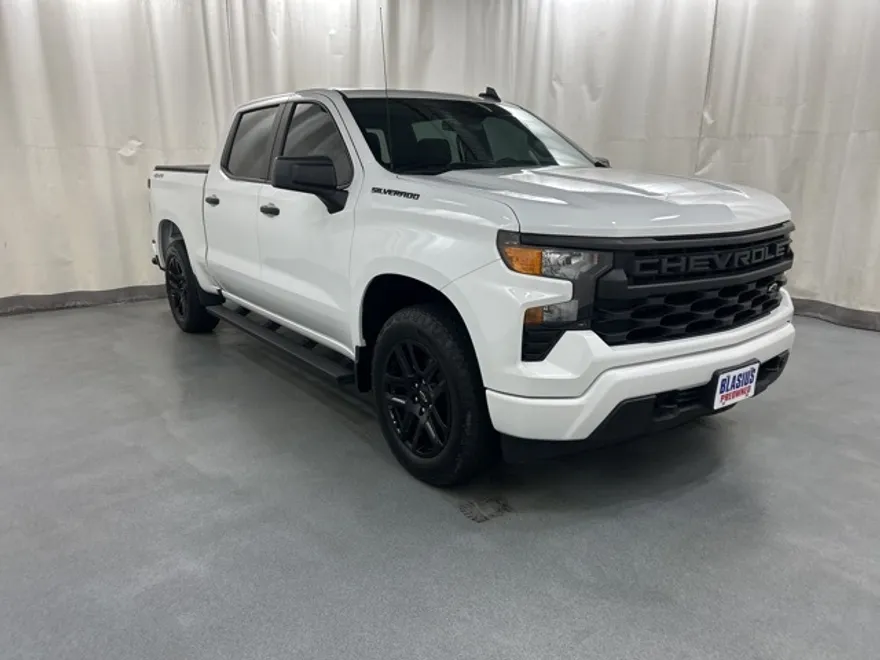 2023 Chevrolet Silverado 1500 Custom photo 1