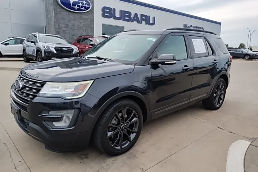2017 Ford Explorer XLT photo 1