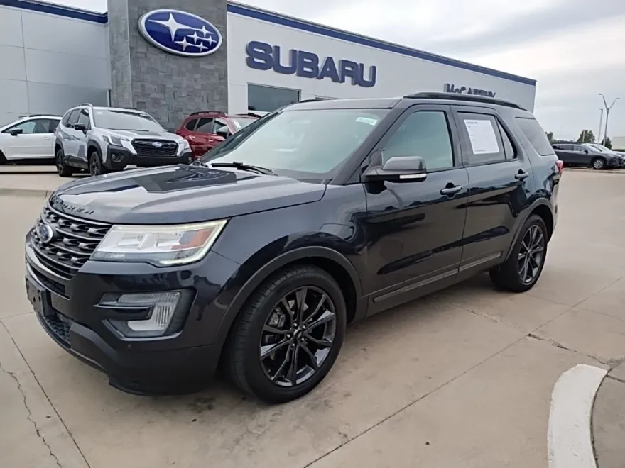 2017 Ford Explorer XLT photo 1