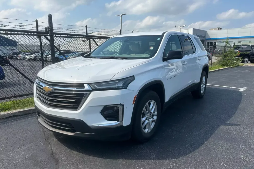 2022 Chevrolet Traverse LS photo 1