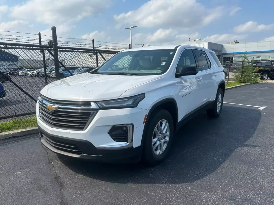 2022 Chevrolet Traverse LS photo 1