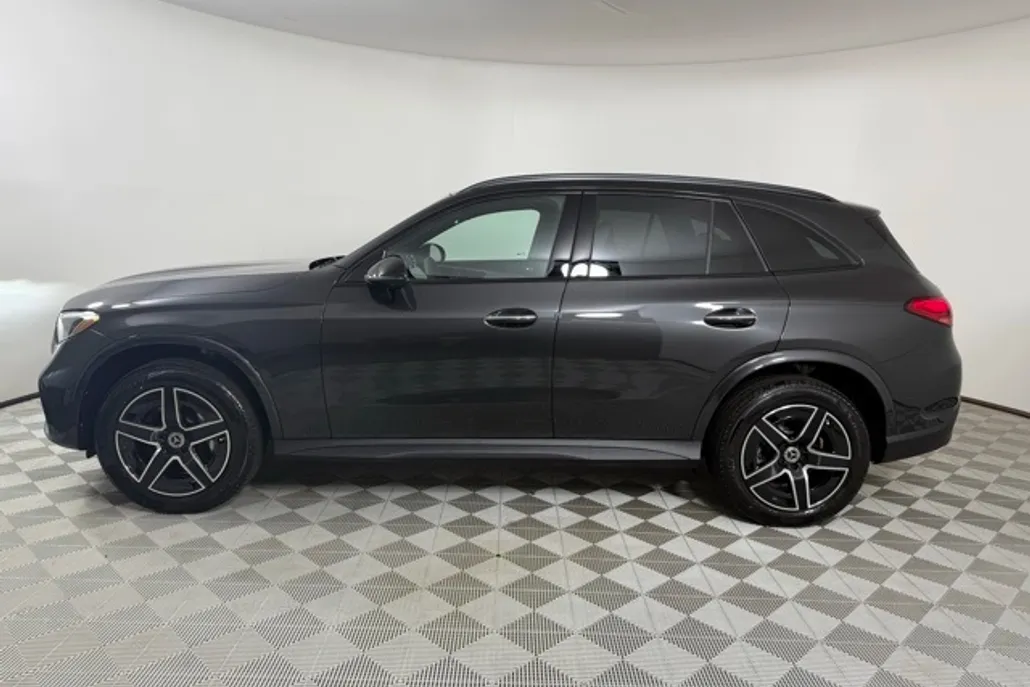 2026 Mercedes Benz GLC 300 4MATIC photo 1