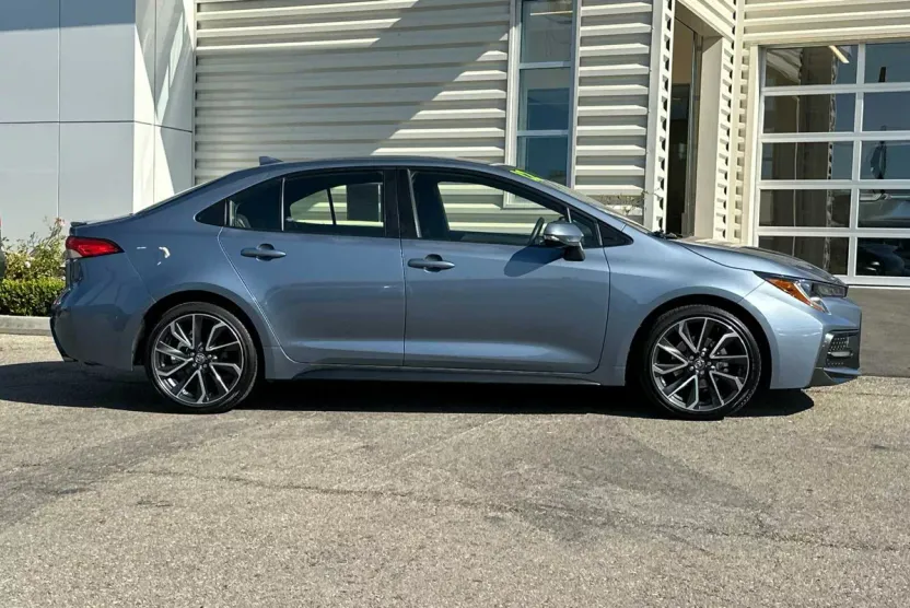 2022 Toyota Corolla SE photo 1