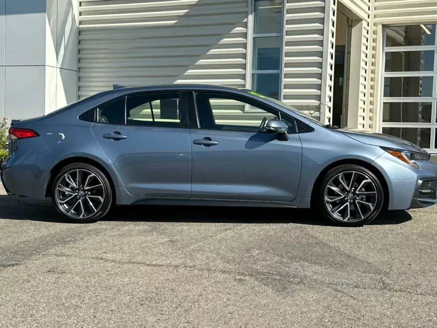 2022 Toyota Corolla SE photo 1