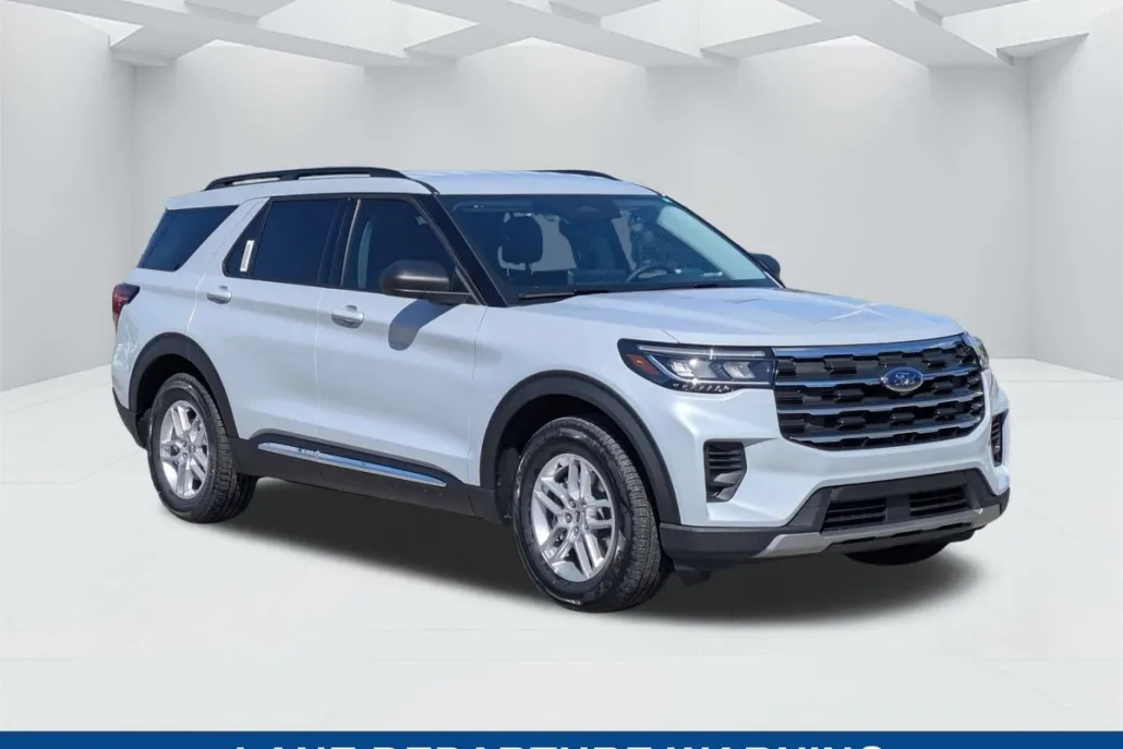 2025 Ford Explorer photo 1