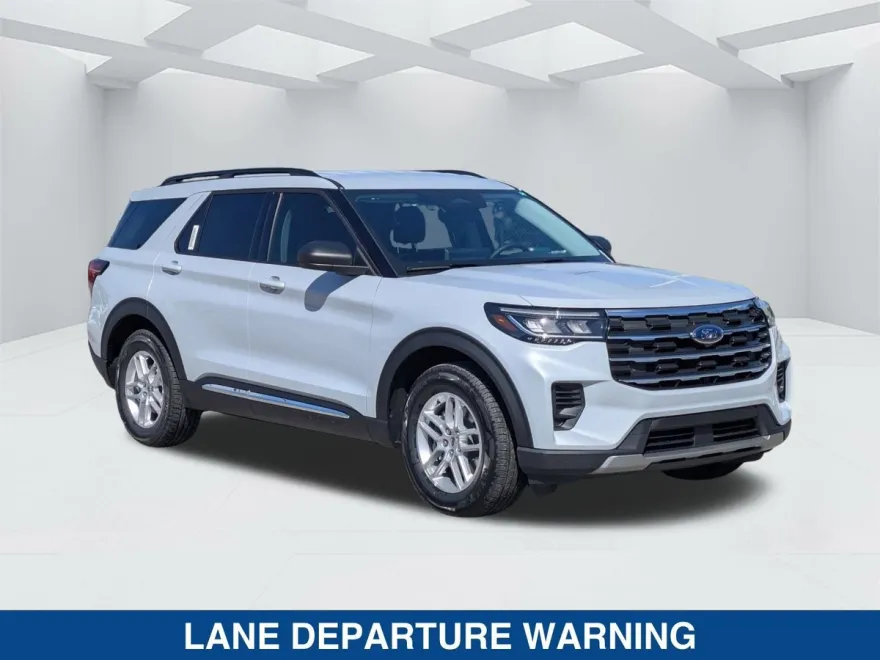 2025 Ford Explorer photo 1