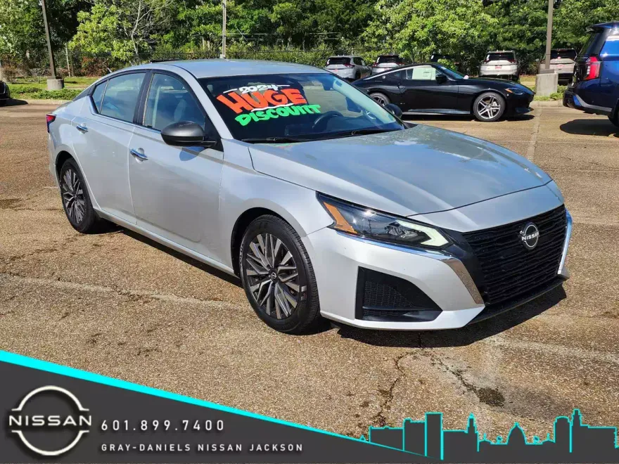 2024 Nissan Altima 2.5 SV photo 1