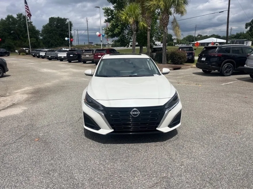 2025 Nissan Altima 2.5 SL photo 1