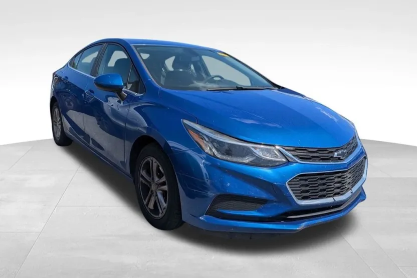 2018 Chevrolet Cruze LT photo 1