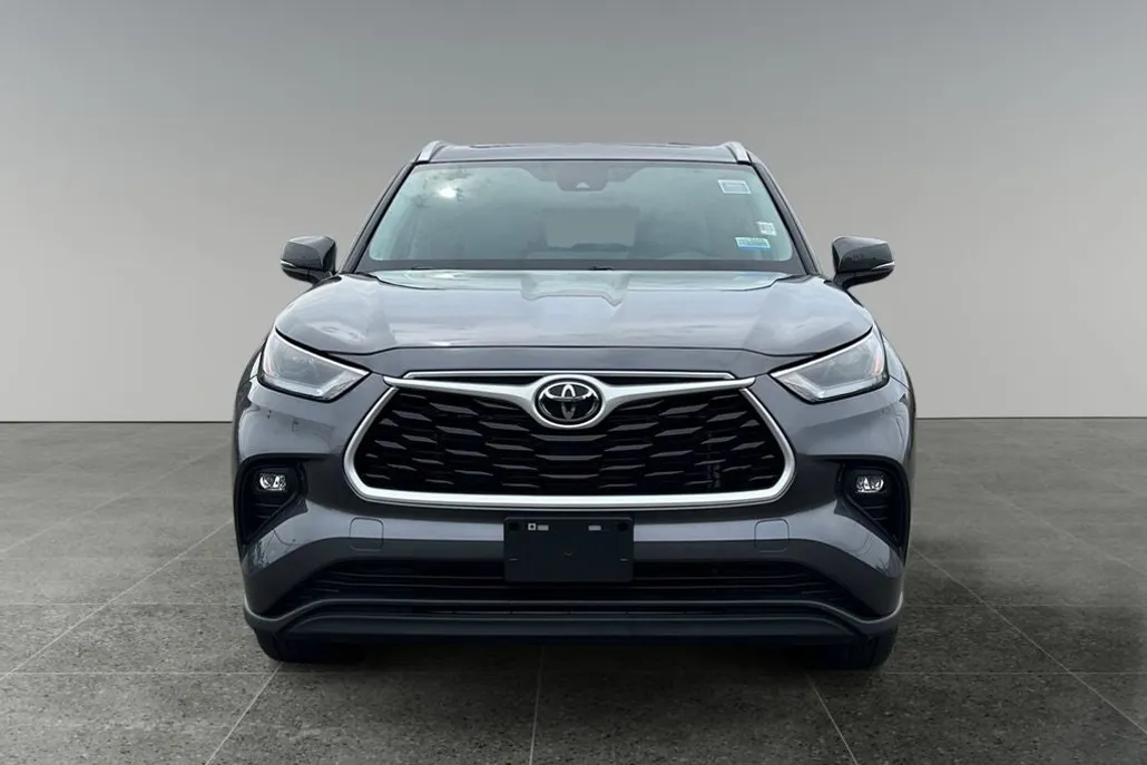 2024 Toyota Highlander XLE photo 1
