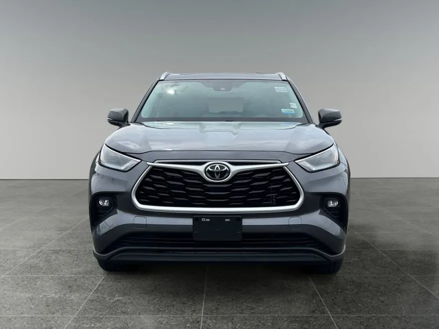 2024 Toyota Highlander XLE photo 1