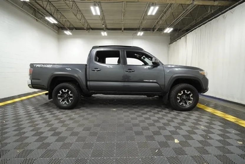 2022 Toyota Tacoma SR V6 photo 1