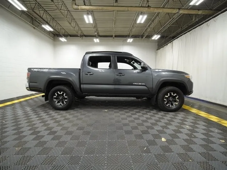 2022 Toyota Tacoma SR V6 photo 1