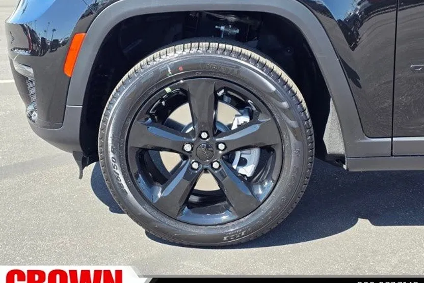 2025 Jeep Grand Cherokee Limited photo 1