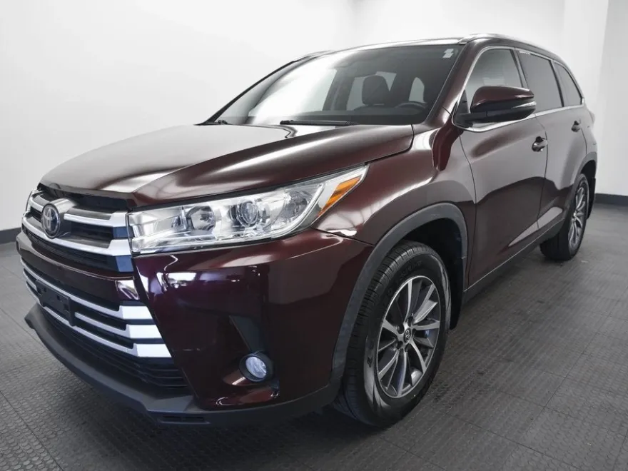 2019 Toyota Highlander SE photo 1