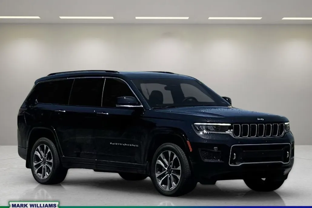2023 Jeep Grand Cherokee Overland photo 1