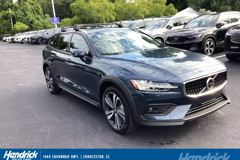 2026 Volvo V60 Cross Country B5 Plus photo 1