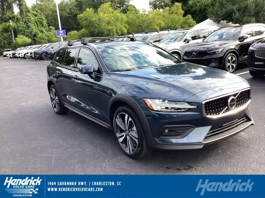 2026 Volvo V60 Cross Country B5 Plus photo 1