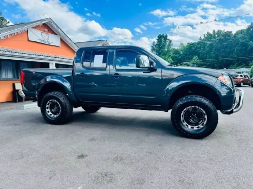 2013 Nissan Frontier SV photo 4