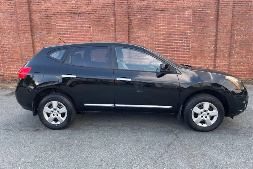 2014 Nissan Rogue Select S photo 1