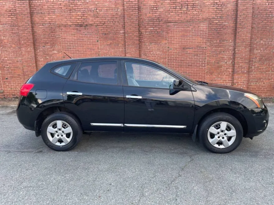 2014 Nissan Rogue Select S photo 1