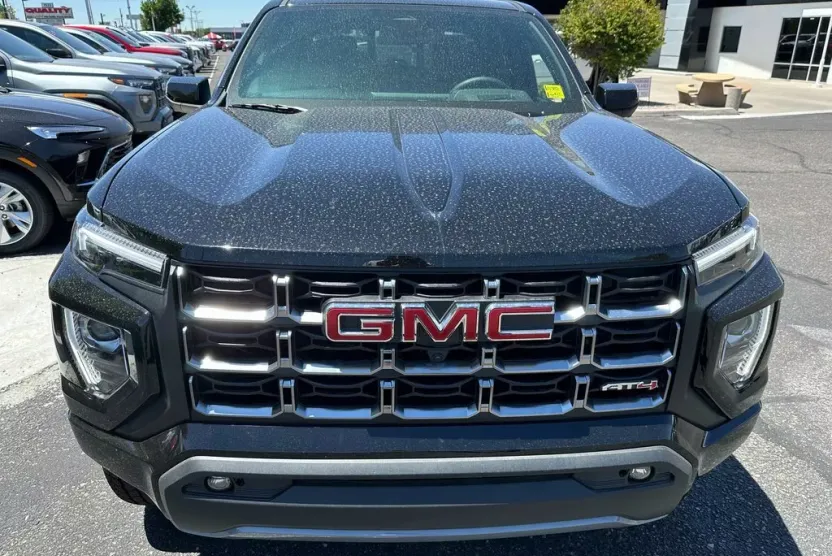 2025 Gmc Canyon AT4 photo 1