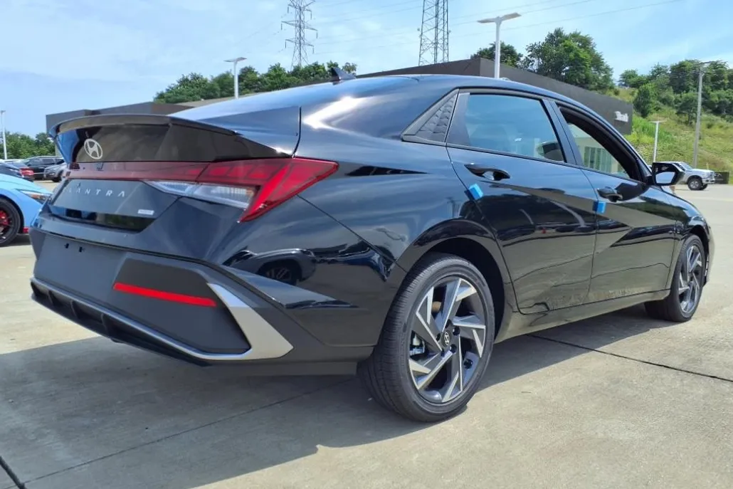 2025 Hyundai Elantra Hybrid SEL Sport photo 1