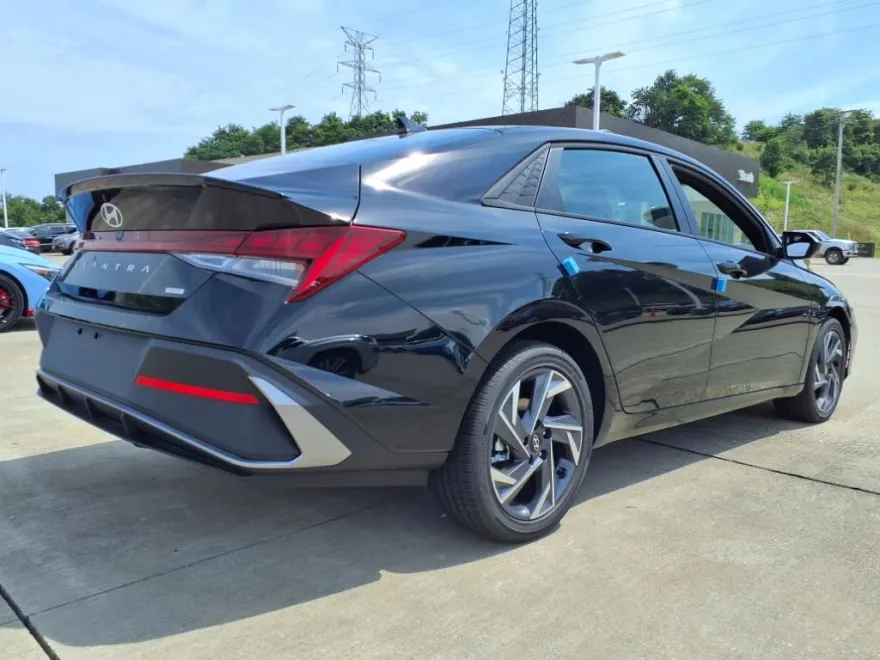 2025 Hyundai Elantra Hybrid SEL Sport photo 1