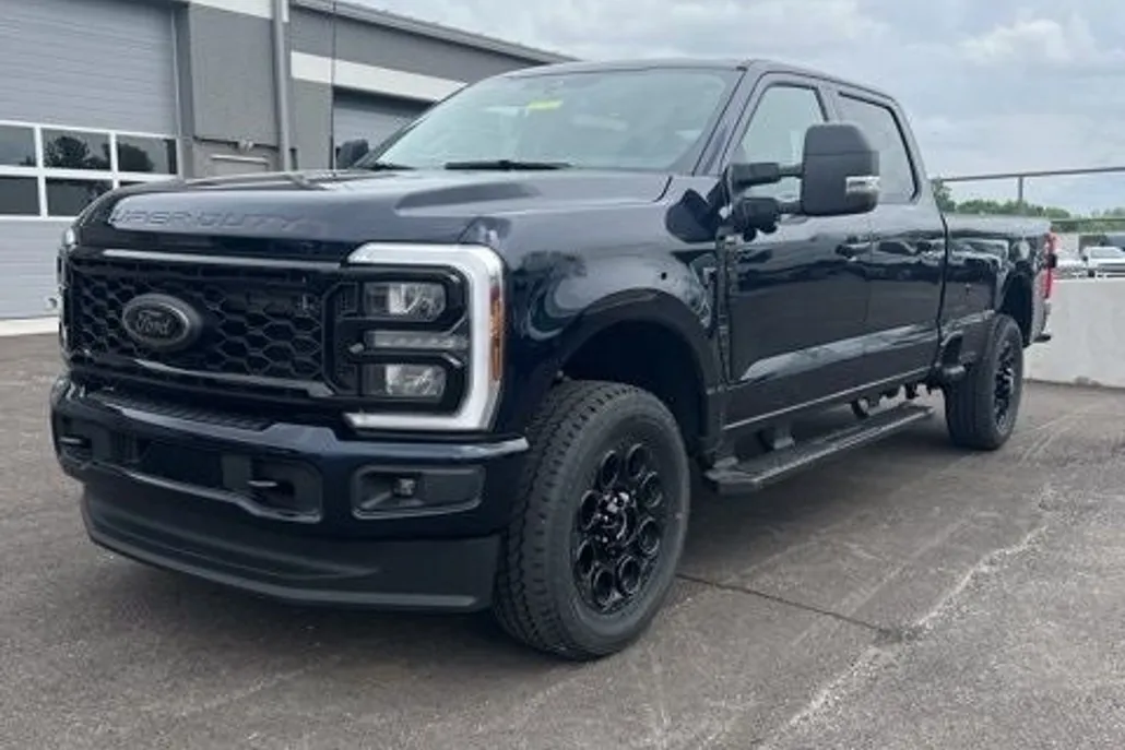 2025 Ford F-350 XLT photo 1