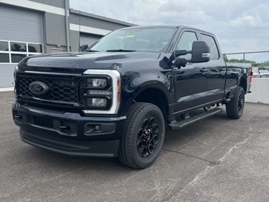 2025 Ford F-350 XLT photo 1