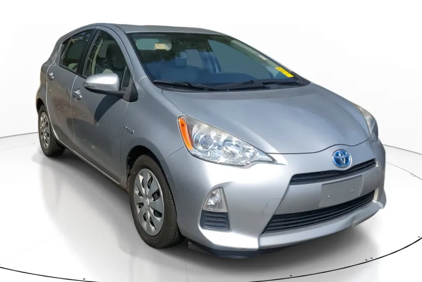 2013 Toyota Prius C One photo 1