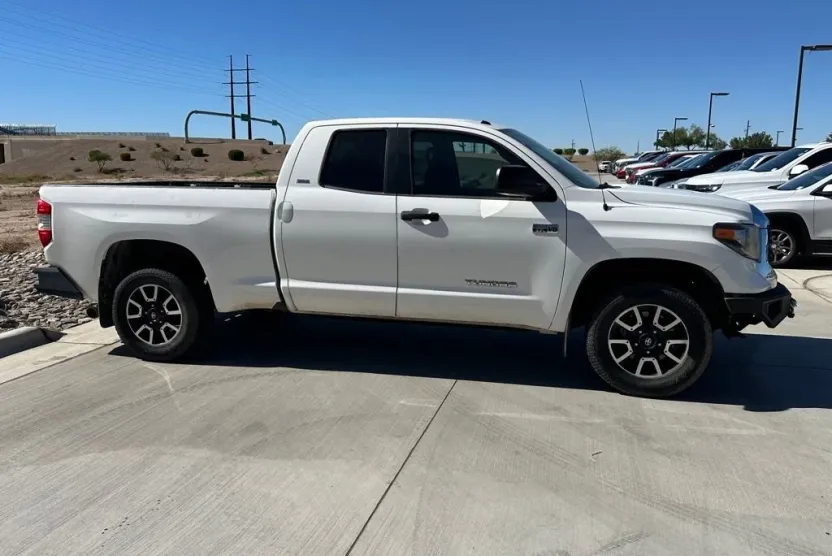 2018 Toyota Tundra SR5 photo 1