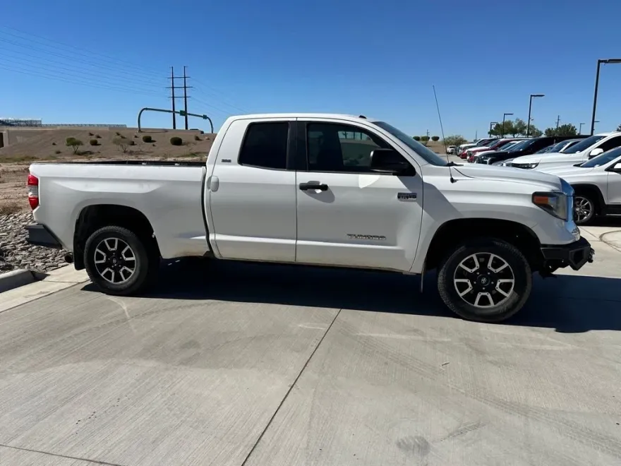 2018 Toyota Tundra SR5 photo 1