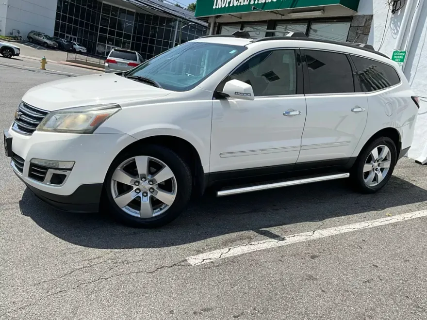 2014 Chevrolet Traverse LTZ photo 1