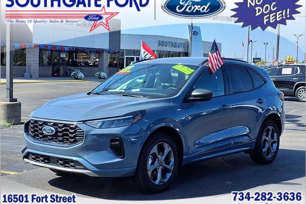2023 Ford Escape ST-Line photo 1